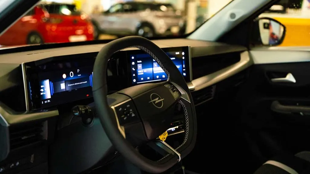 Nouveau Opel Frontera intérieur