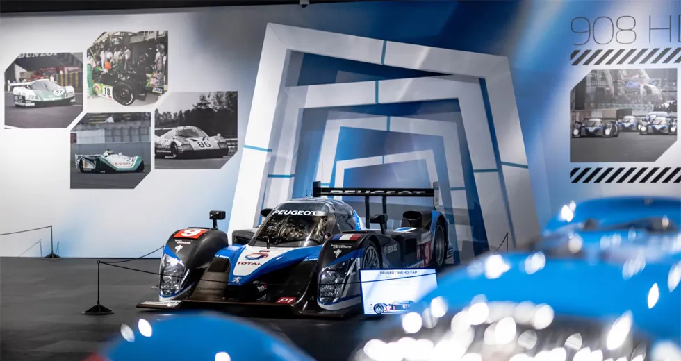 Peugeot 24h du Mans. Une voiture de course Peugeot avec le sponsor Total