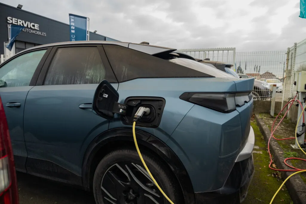Achetez un Peugeot 3008 électrique ! Il se recharge facilement et rapidement !