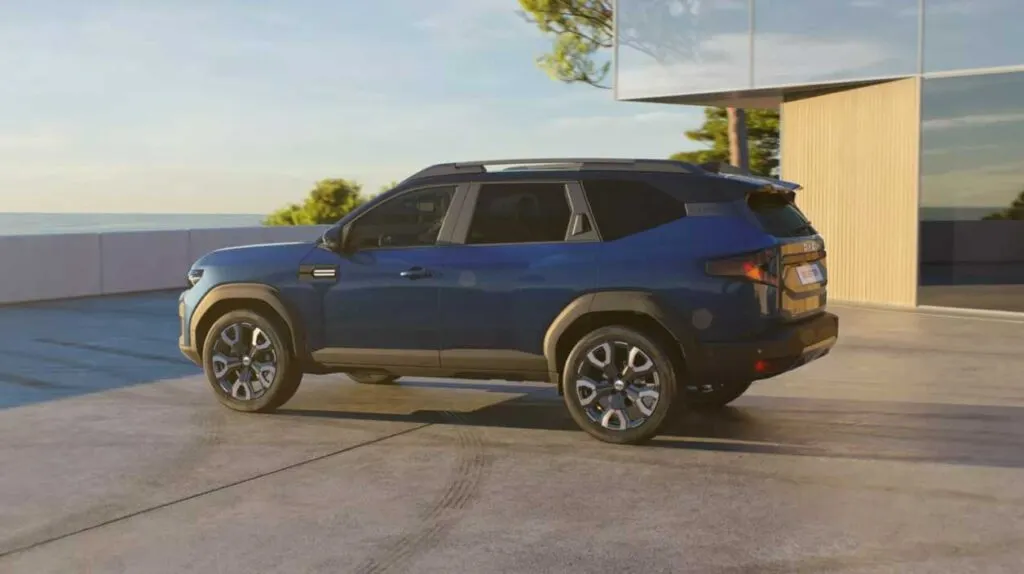 nouveau dacia bigster vue de profil à l'extérieur