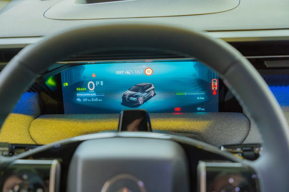 Affichage tête haute étendu et combiné digital 10 pouces