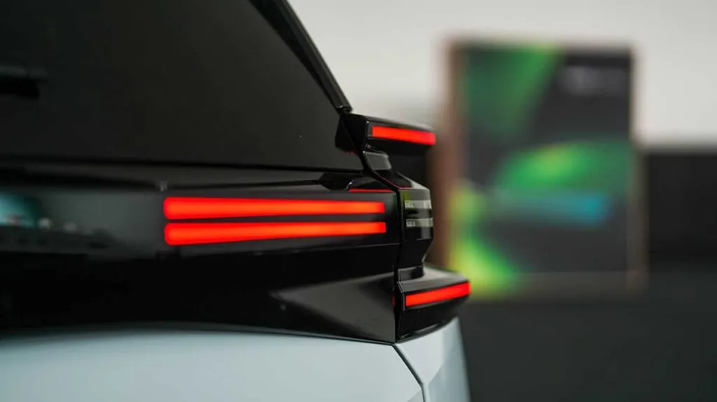 détail du phare arrière du c5 aircross