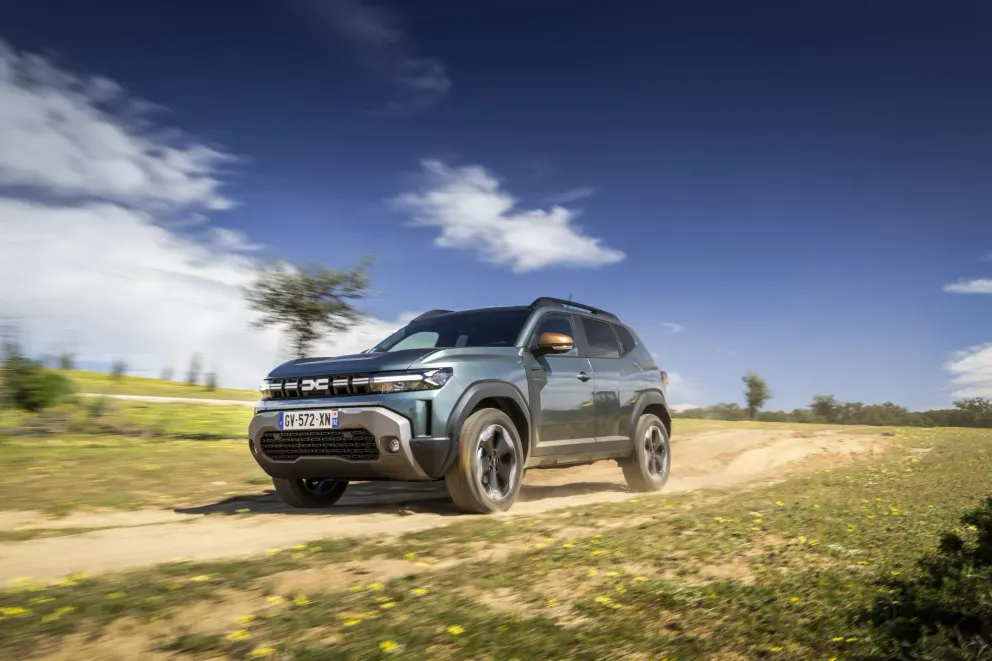 Garde au sol élevée et lignes musclées