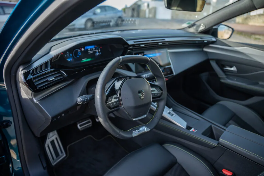 Peugeot 408 design intérieur avant