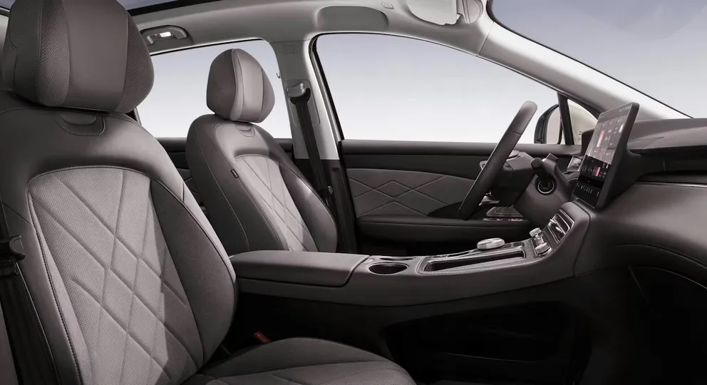 Selleries en similicuir et suédine haut de gamme du MGS6 EV