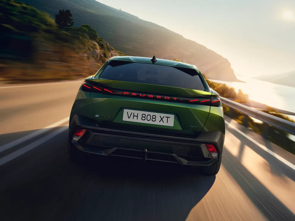 peugeot 408 feux arrière