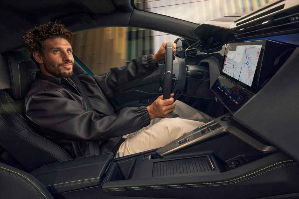 Sécurité au rendez-vous au moment de conduire la nouvelle 308 2025