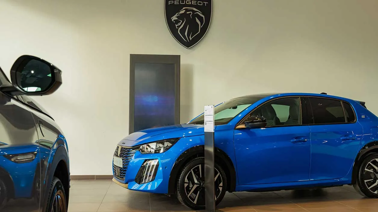 Une Peugeot e-208 électrique à la vente dont la batterie est performante
