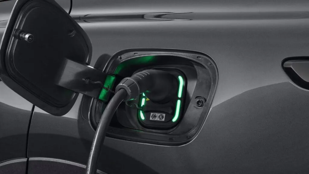 Compartiment pour brancher la prise de recharge électrique du MGS5 EV