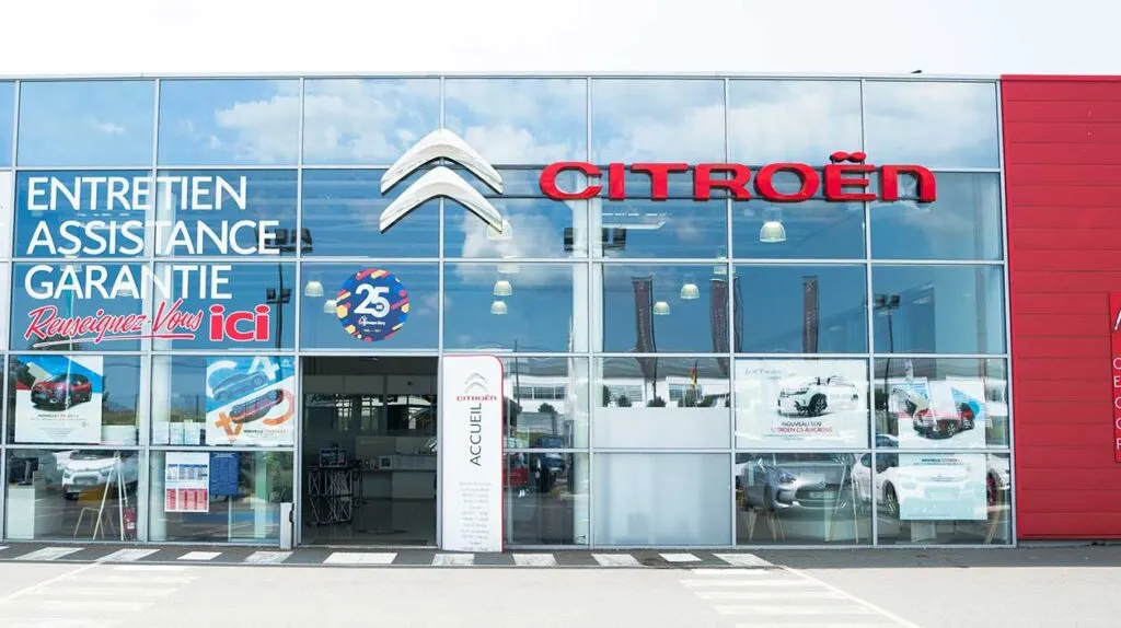 Vitrine de la concession Citroën de Mary Automobiles