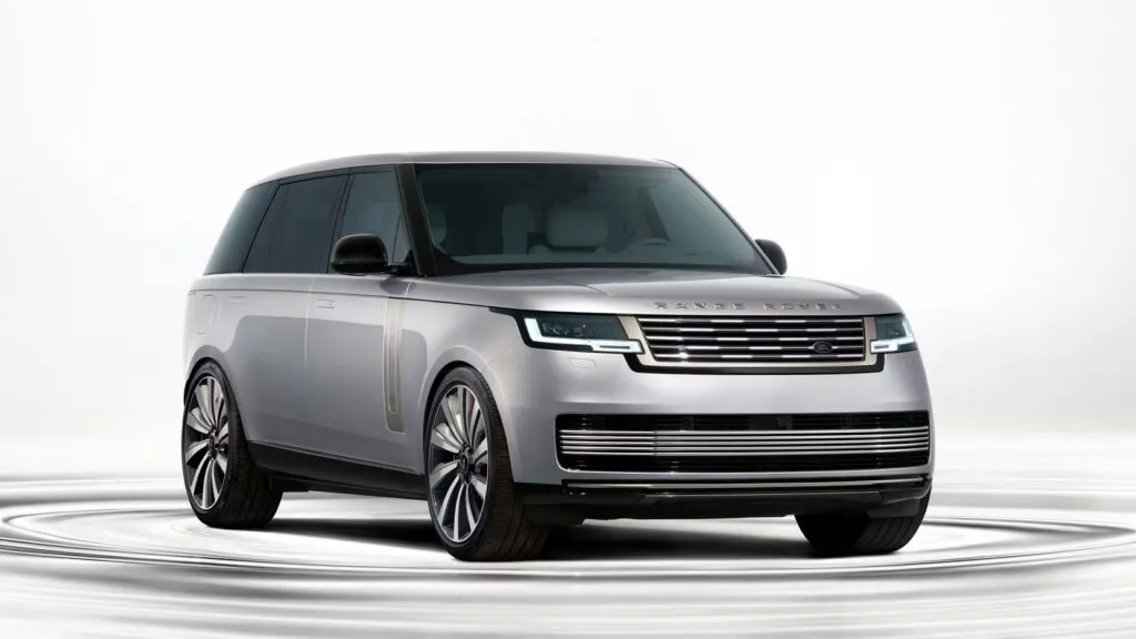 Range rover gris sur fond blanc