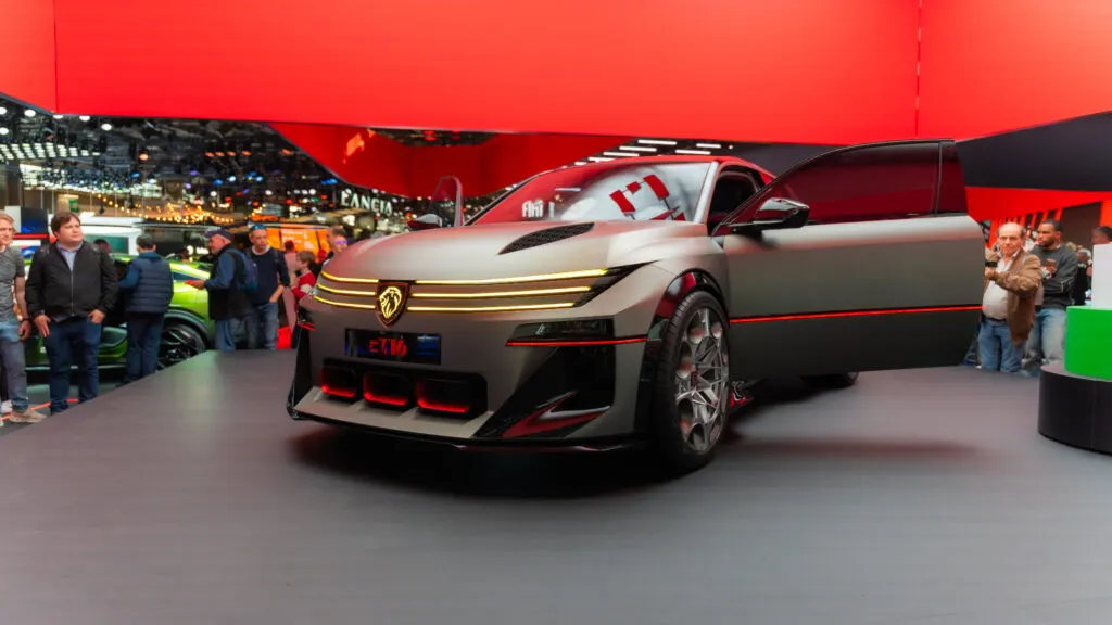 Design extérieur Peugeot E-T16 Concept